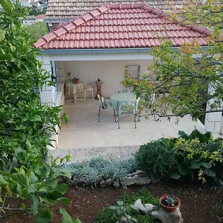 아파트 Lozica 룸바르다